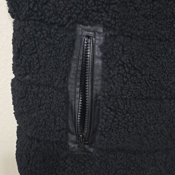 TUCKERNUCK Black Leather and Shearling Reversible Beckham Vest XXXL - Picture 4 of 10